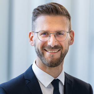 Dr. Benedikt Runschke Dr. Benedikt Runschke